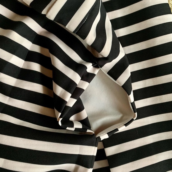 EUC Lucy Paris black and white striped deep v romper w/ pockets & pleats. Sz S. - Picture 7 of 11